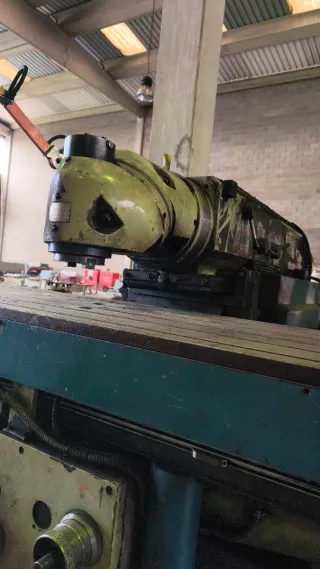 Fresadora Metal Jarbe con digital