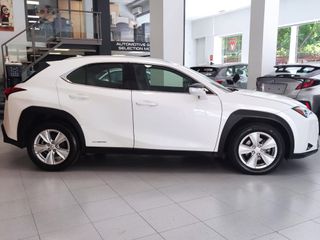 Lexus UX 2.0 250h Business 4WD Navigation