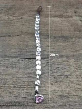 Pulsera plateada con piedra rosa