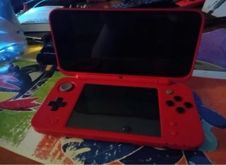 Nintendo 2DS XL Roja + SD 64GB + cargador