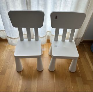 Mesa infantil IKEA MAMMUT + 2 sillas