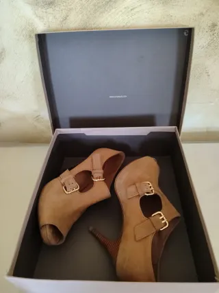 Zapatos tacón muy elegante marca Uterque