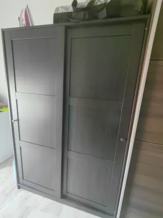 Armario corredero marrón