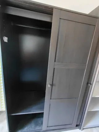 Armario corredero marrón