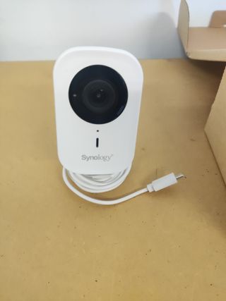 Synology Cámara Wi-Fi CC400W alimentada por IA