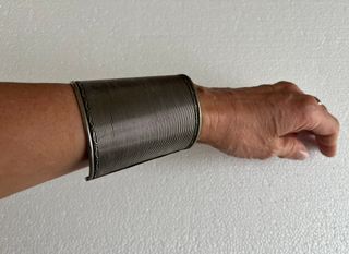 2 pulseras plateadas de acero