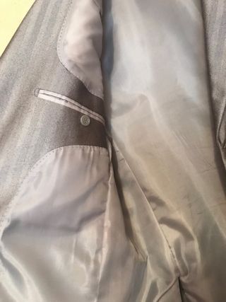Traje de hombre plateado