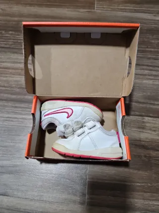 Zapatillas Nike Blancas Símbolo Rosa Talla 21