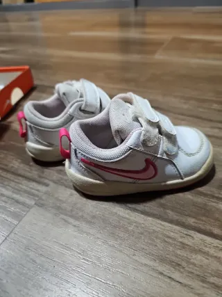 Zapatillas Nike Blancas Símbolo Rosa Talla 21