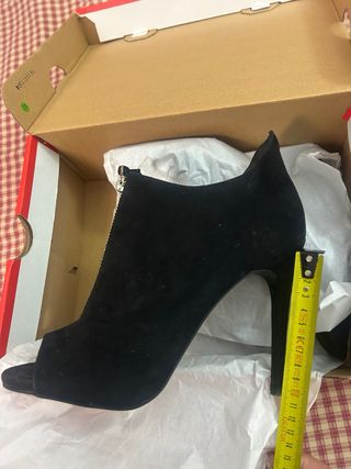 Botines Bershka Tacón Alto Punta Abierta Negros