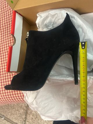 Botines Bershka Tacón Alto Punta Abierta Negros
