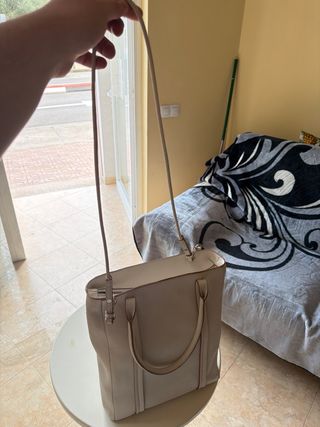 Bolso de mano beige de moda