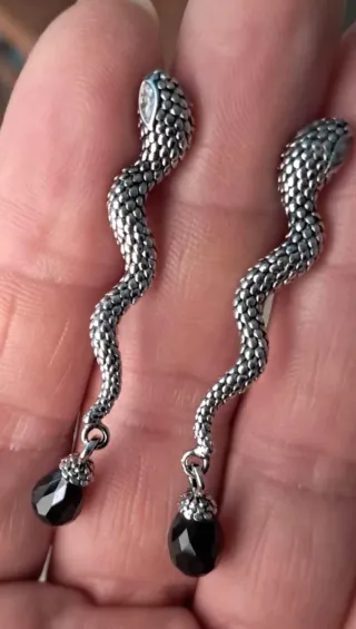 Pendientes serpiente plata 925 con piedra negra