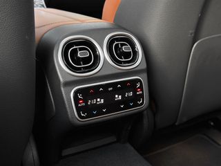 Mercedes-Benz C300e 2023