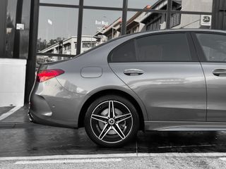 Mercedes-Benz C300e 2023