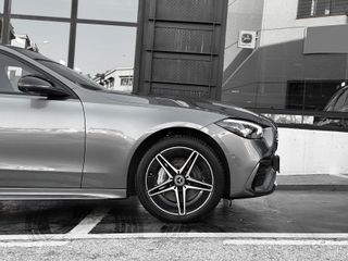 Mercedes-Benz C300e 2023