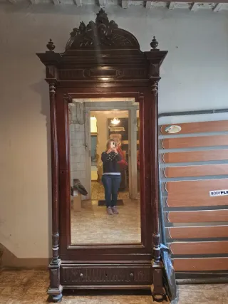 Armadio classico in legno massello