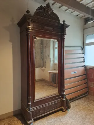 Armadio classico in legno massello