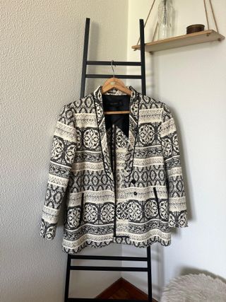 Chaqueta Zara Basic Estampado Étnico Talla M