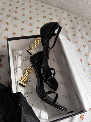 Saint Laurent Tacones Negros y Dorados