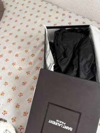 Saint Laurent Tacones Negros y Dorados