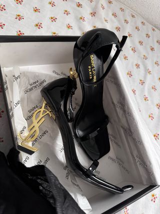 Saint Laurent Tacones Negros y Dorados
