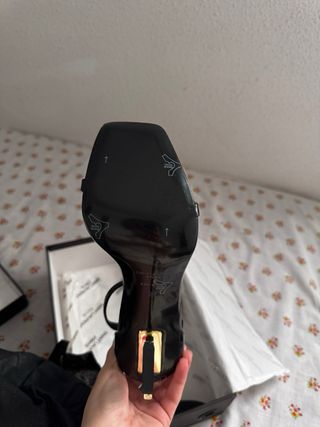 Saint Laurent Tacones Negros y Dorados