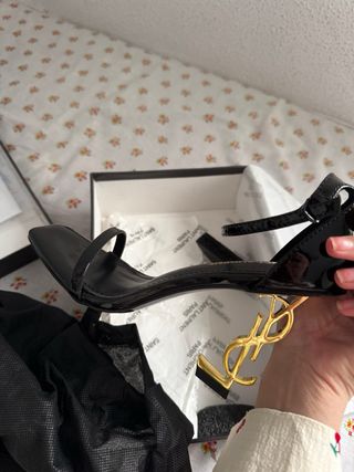 Saint Laurent Tacones Negros y Dorados