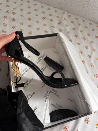 Saint Laurent Tacones Negros y Dorados