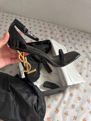 Saint Laurent Tacones Negros y Dorados