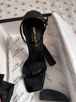 Saint Laurent Tacones Negros y Dorados