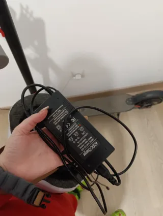 Patinete Eléctrico con garantía y dos baterias.