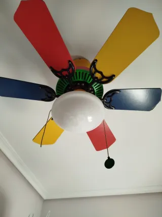 Ventilador de techo infantil multicolor