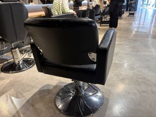 Sillón de peluquería hidráulico negro