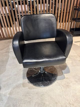 Sillón de peluquería hidráulico negro