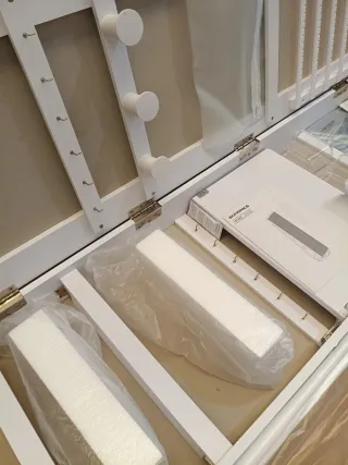 SONGMICS Espejo Joyero con 6 LEDs, Armario de Joya