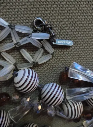 Collana lunga no.nu. marrone e bianca