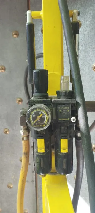 Brazo articulado CMA con cabezal punzonador