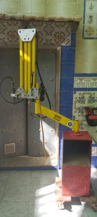 Brazo articulado CMA con cabezal punzonador