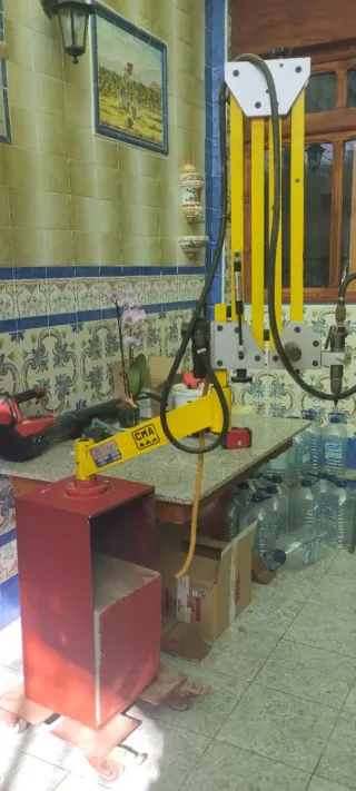 Brazo articulado CMA con cabezal punzonador