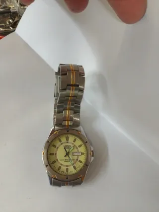 Reloj Lorus Caballero Dorado y Plateado