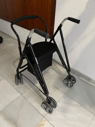 Andador con asiento y ruedas