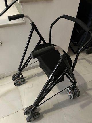 Andador con asiento y ruedas