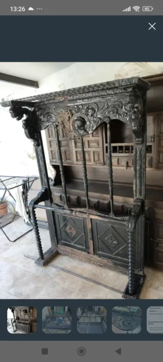 Recibidor antiguo de madera tallada