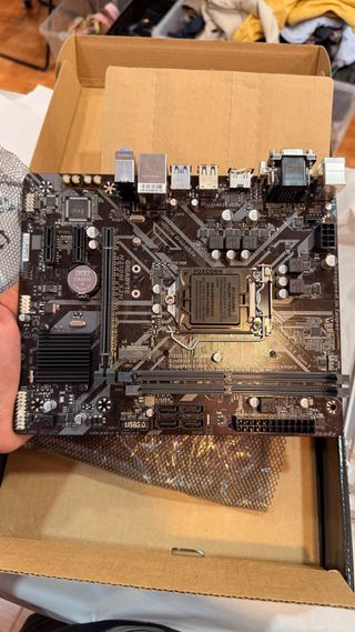 Gigabyte H310M S2H Placa Base