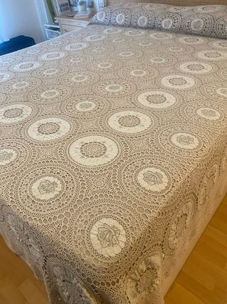 Colcha artesanal beige