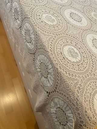 Colcha artesanal beige