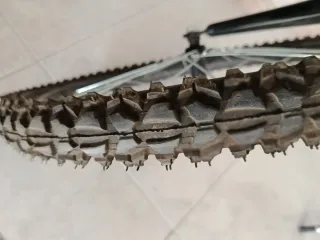 Bicicleta infantil negra,casi sin uso