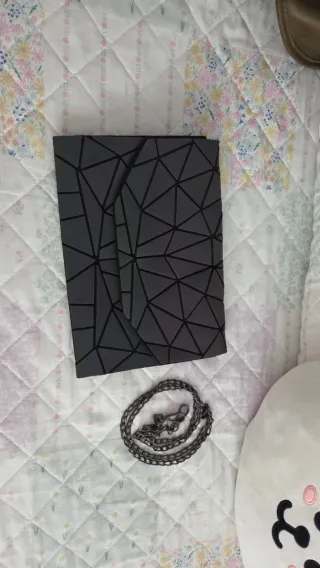 Bolso de fiesta iridiscente geométrico