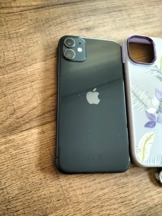 iPhone 11 128GB Negro + Fundas